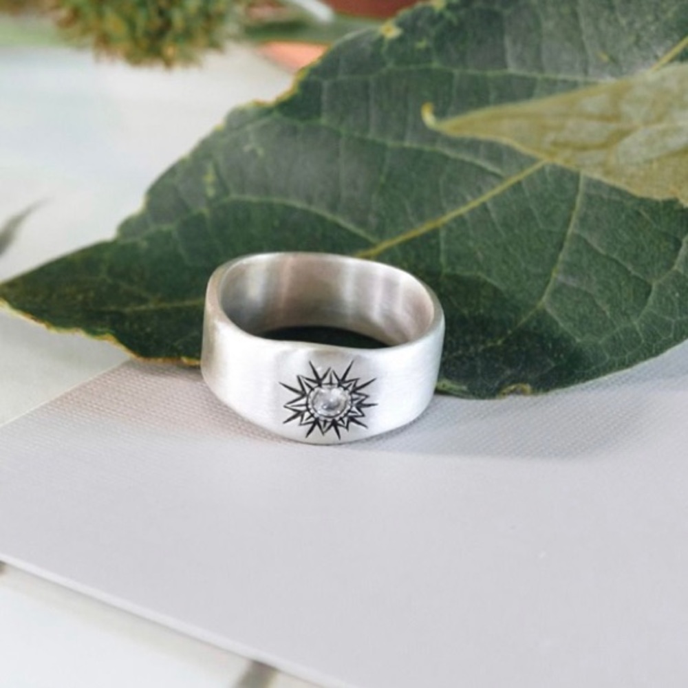 Lisa Leonard sterling silver sunburst ring size 8